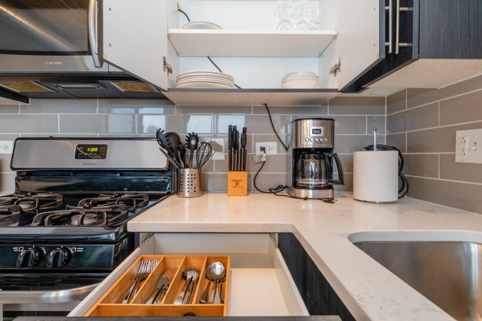 Family Friendly 2Br South Loop Suite With Optional Parking And Gym Access Sleeps Up To 8 Near Mccormick Place And Soldier Field Чикаго Екстериор снимка