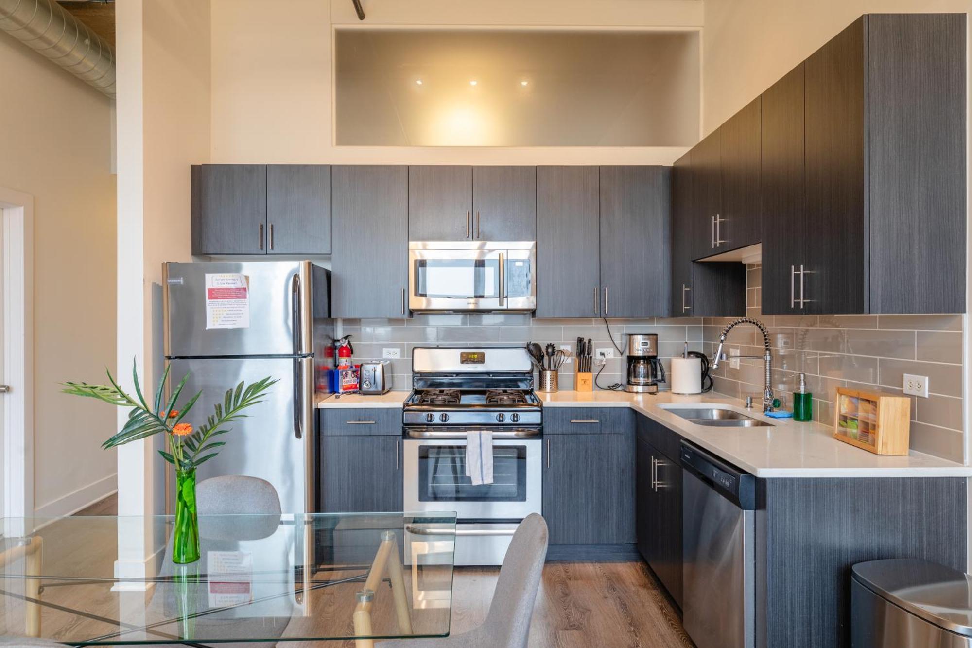 Family Friendly 2Br South Loop Suite With Optional Parking And Gym Access Sleeps Up To 8 Near Mccormick Place And Soldier Field Чикаго Екстериор снимка