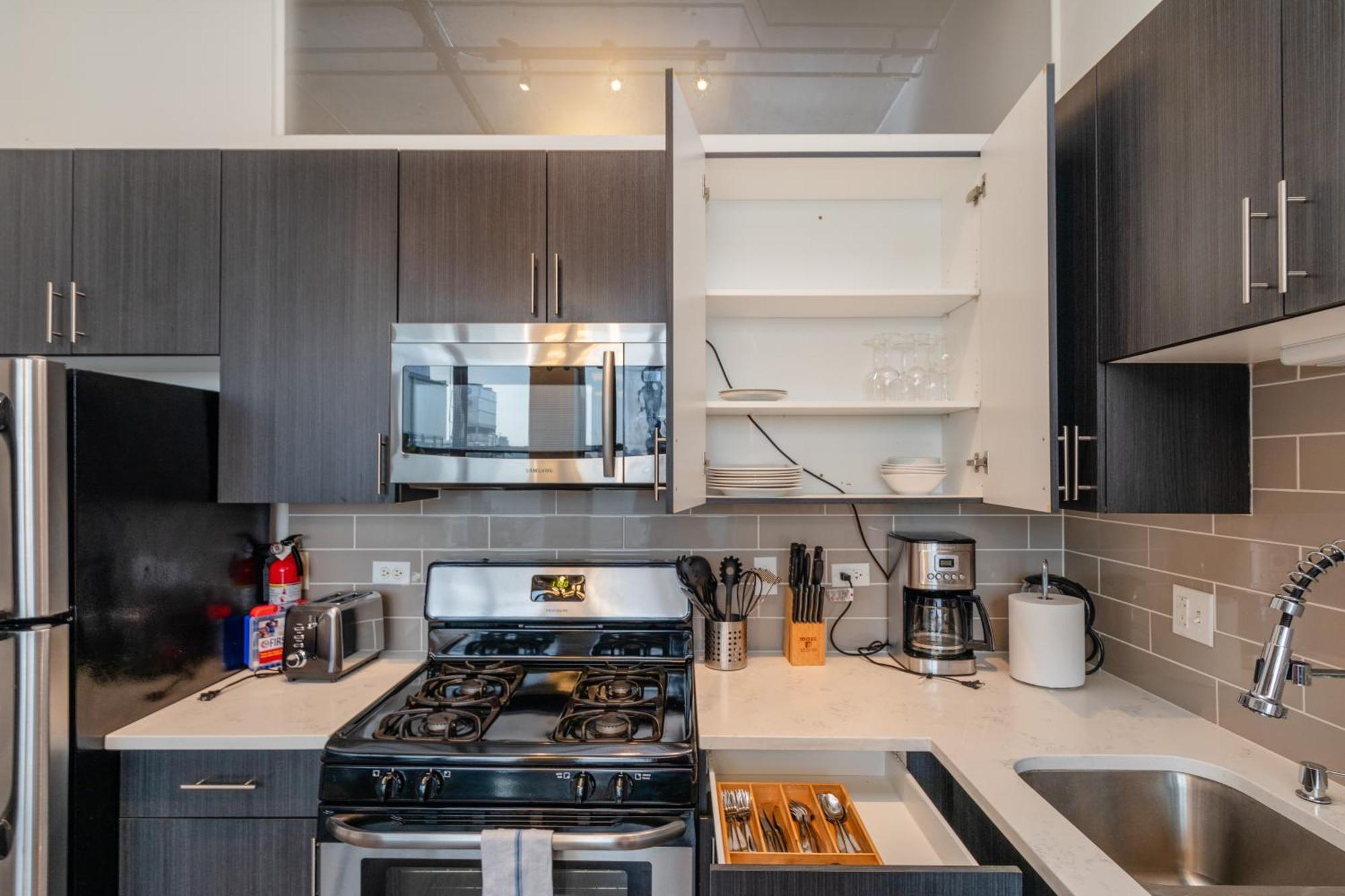 Family Friendly 2Br South Loop Suite With Optional Parking And Gym Access Sleeps Up To 8 Near Mccormick Place And Soldier Field Чикаго Екстериор снимка